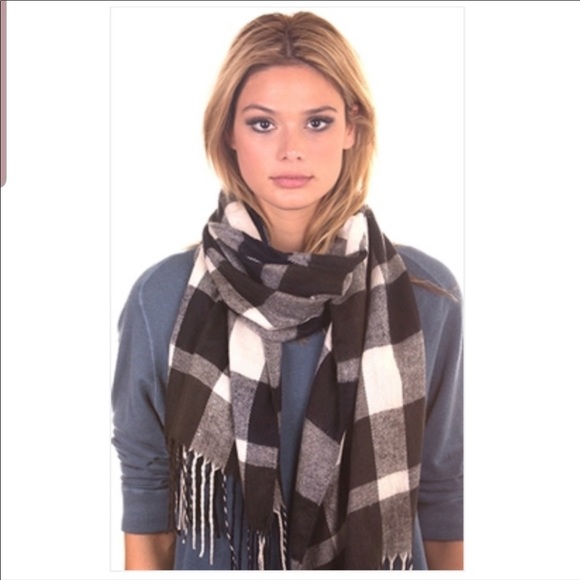 NWT Navy/Charcoal/white plaid “Plush” soft scarf - Picture 4 of 6